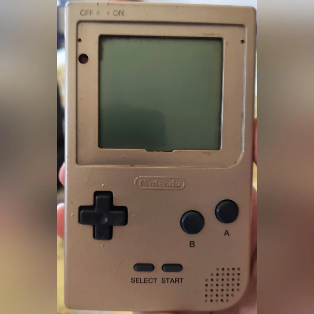 Nintendo Game Boy Pocket Gold MGB-001 With Donkey Kong Land & Tetris.